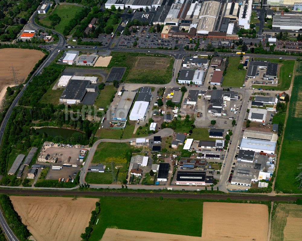 Andernach aus der Vogelperspektive: Gebäudekomplex im Gewerbegebiet in Andernach im Bundesland Rheinland-Pfalz