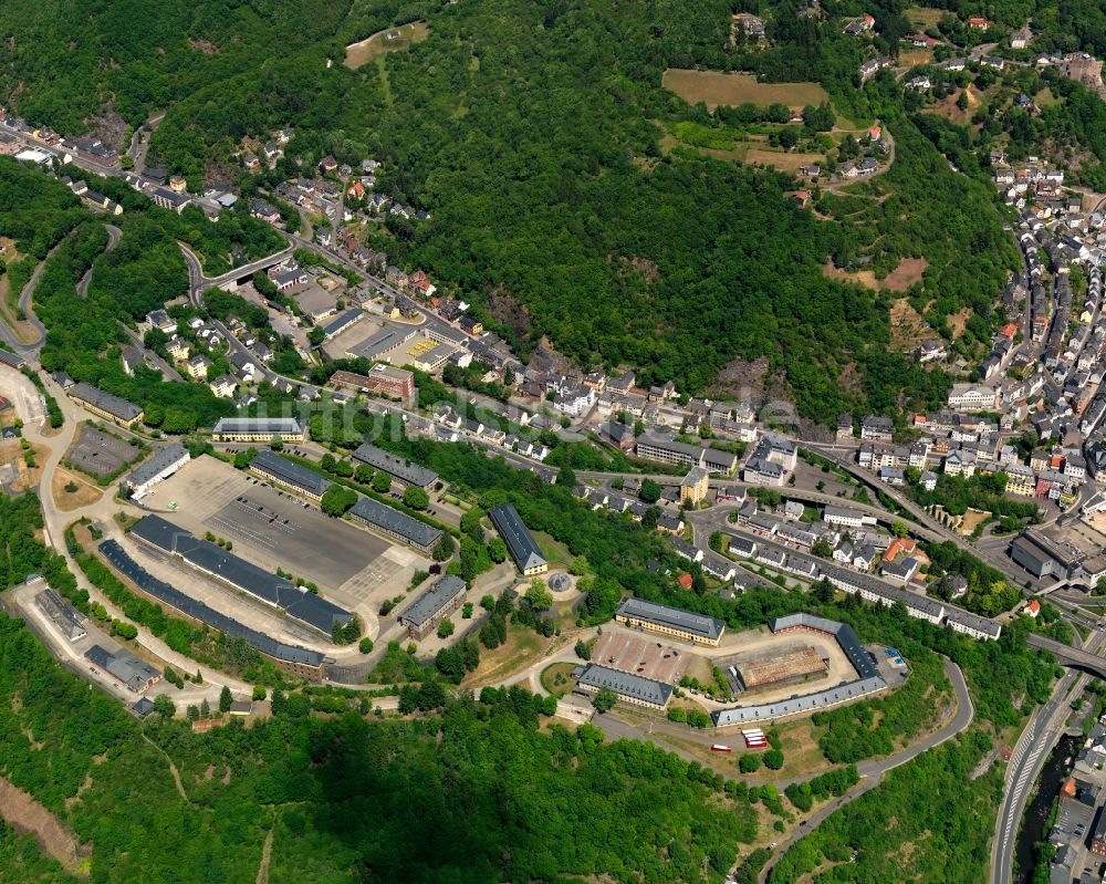 Idar-Oberstein aus der Vogelperspektive: Gebäudekomplex im Gewerbegebiet in Idar-Oberstein im Bundesland Rheinland-Pfalz