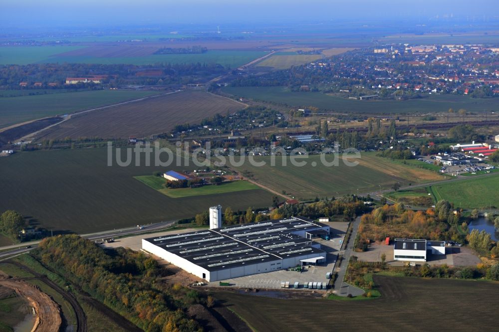 Luftaufnahme Köthen - Gebäudekomplex im Gewerbegebiet an der Prosigker Kreisstraße in Köthen im Bundesland Sachsen-Anhalt