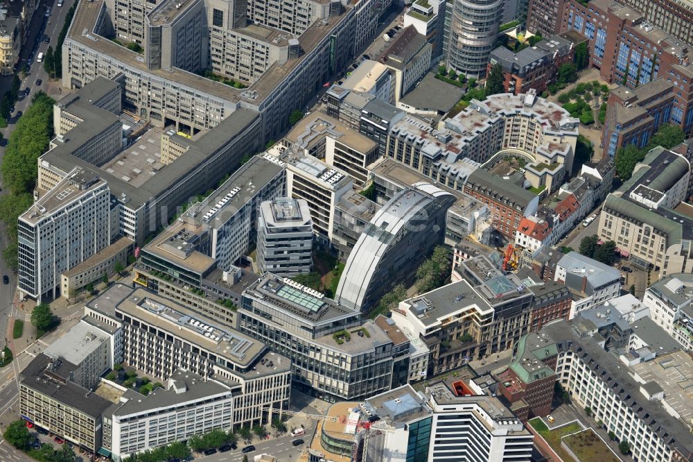 Hamburg von oben - Gebäudekomplex der Google Hamburg im Büro- und Geschäftshausviertel an der ABC-Straße in Hamburg