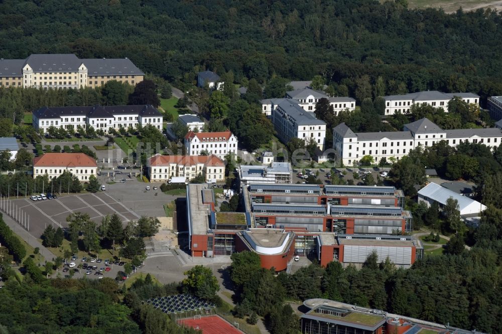 Dresden aus der Vogelperspektive: Gebäudekomplex der Graf-Stauffenberg-Kaserne - Offizierschule in Dresden im Bundesland Sachsen