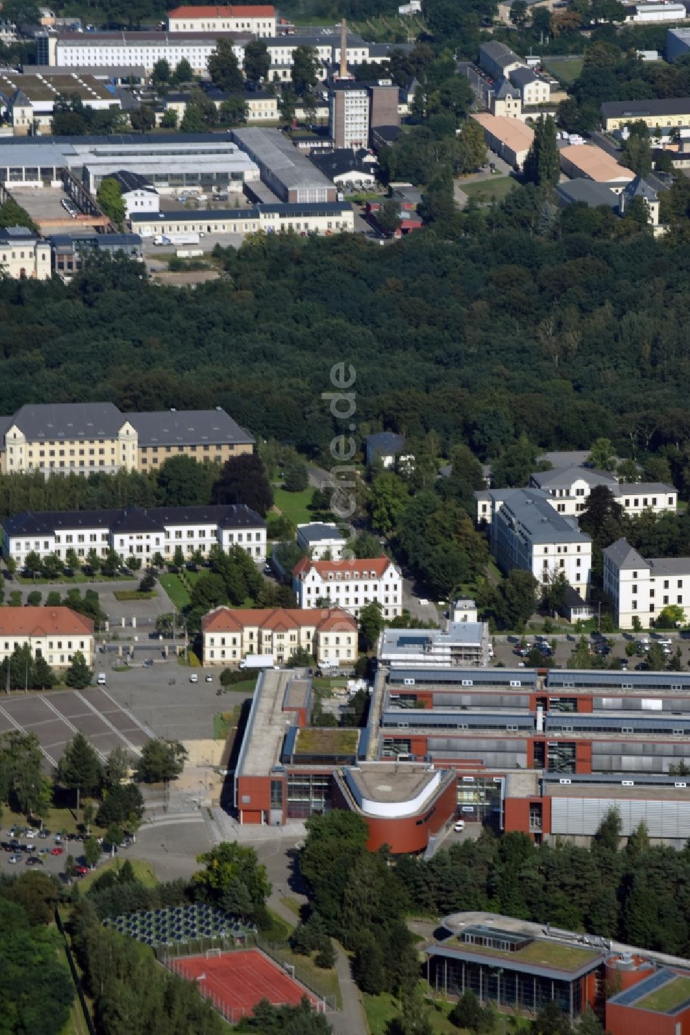 Luftaufnahme Dresden - Gebäudekomplex der Graf-Stauffenberg-Kaserne - Offizierschule in Dresden im Bundesland Sachsen