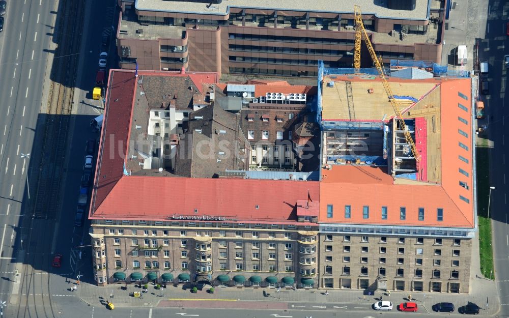 Nürnberg aus der Vogelperspektive: Gebäudekomplex des Grand Hotel Le Meridien in der historischen Innenstadt von Nürnberg im Bundesland Bayern