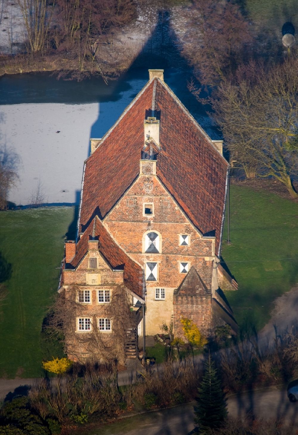 Hamm aus der Vogelperspektive: Gebäudekomplex Haus Ermelinghof im Schloßpark in Hamm im Bundesland Nordrhein-Westfalen