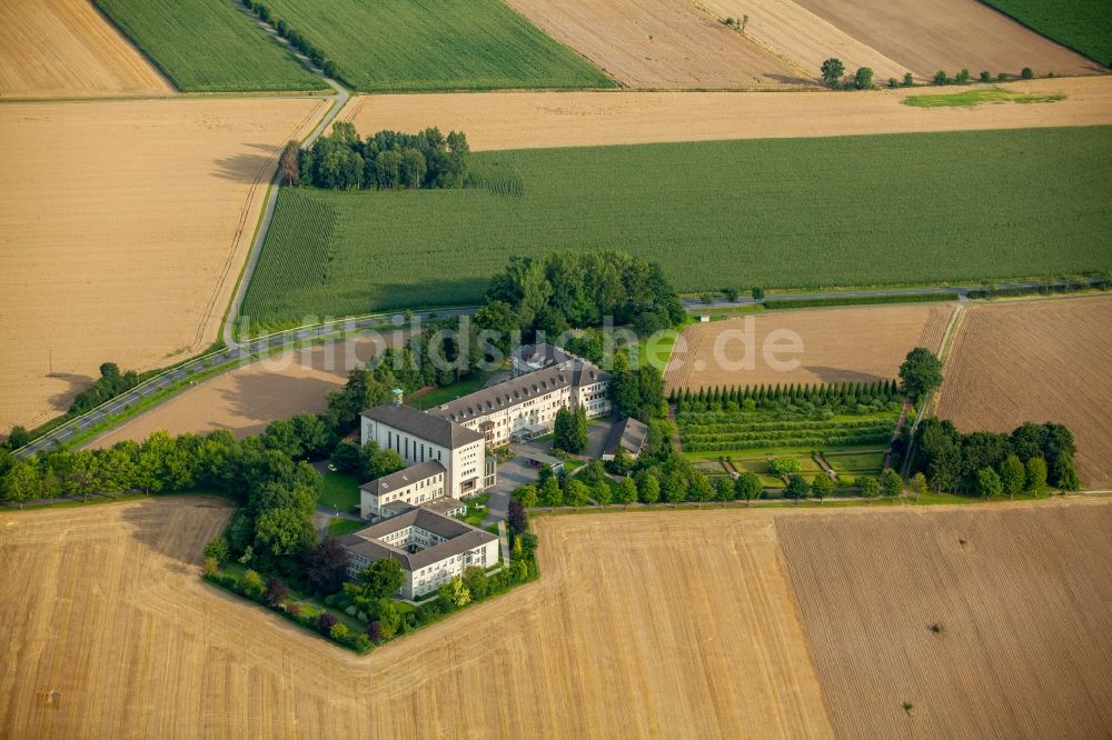 Luftaufnahme Wickede (Ruhr) - Gebäudekomplex des Heilig-Geist-Klosters in Wickede (Ruhr) im Bundesland Nordrhein-Westfalen