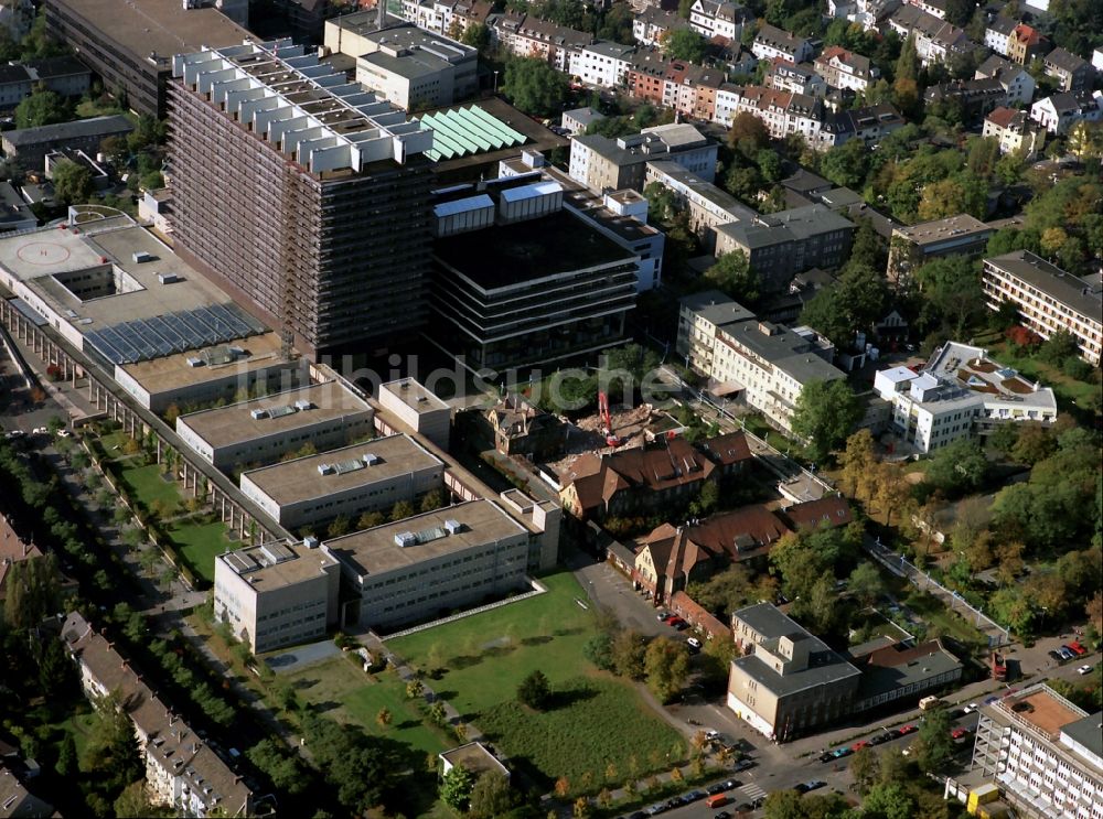 Köln von oben - Gebäudekomplex mit dem Hochhaus der Kölner Universitätsklinik - Uniklinik in Köln in Nordrhein-Westfalen