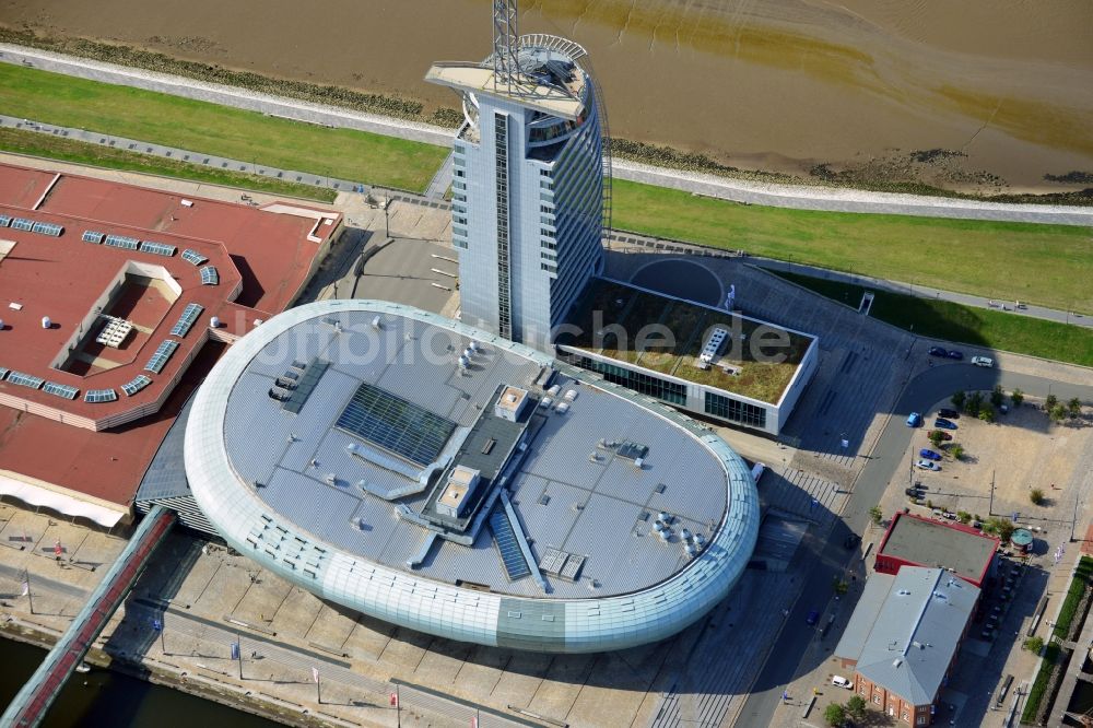 Bremerhaven aus der Vogelperspektive: Gebäudekomplex des Hochhauses des Sail-City-Hotel und des Klimahaus Bremerhaven