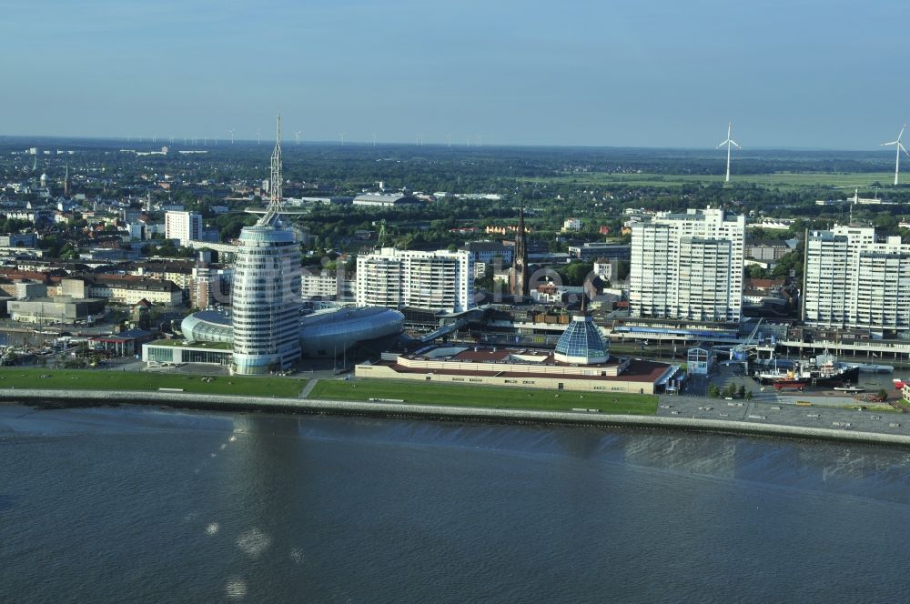 Luftaufnahme Bremerhaven - Gebäudekomplex des Hochhauses des Sail-City-Hotel und des Klimahaus Bremerhaven