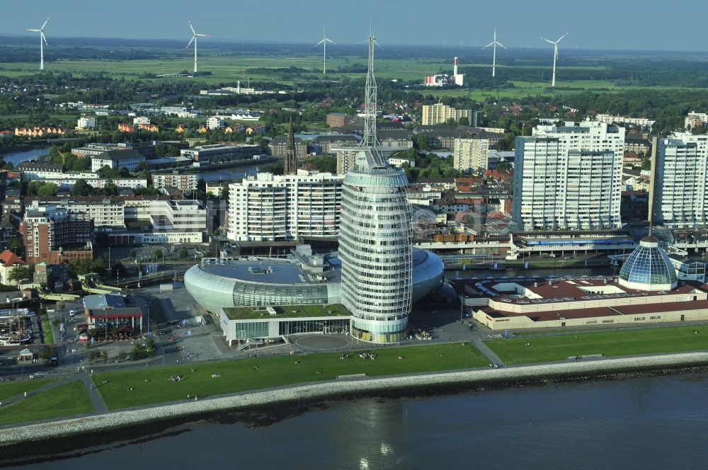 Luftbild Bremerhaven - Gebäudekomplex des Hochhauses des Sail-City-Hotel und des Klimahaus Bremerhaven