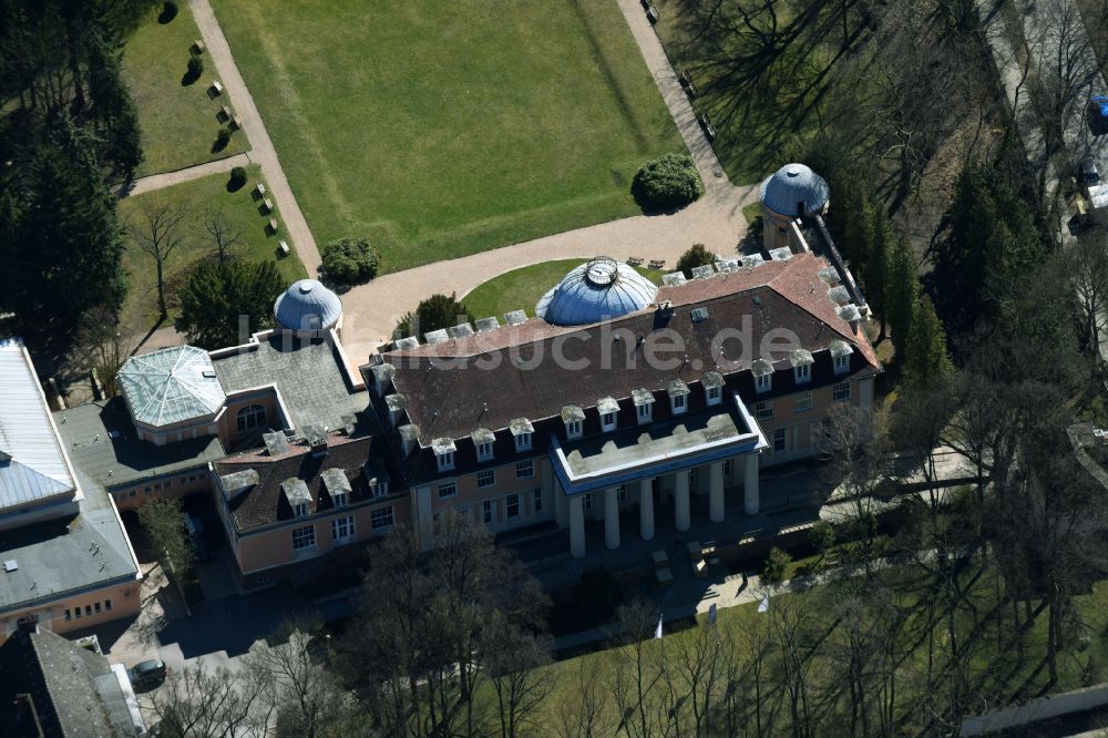 Luftaufnahme Berlin - Gebäudekomplex der Hochschule BSP Business & Law School - Hochschule für Management und Recht in Berlin, Deutschland