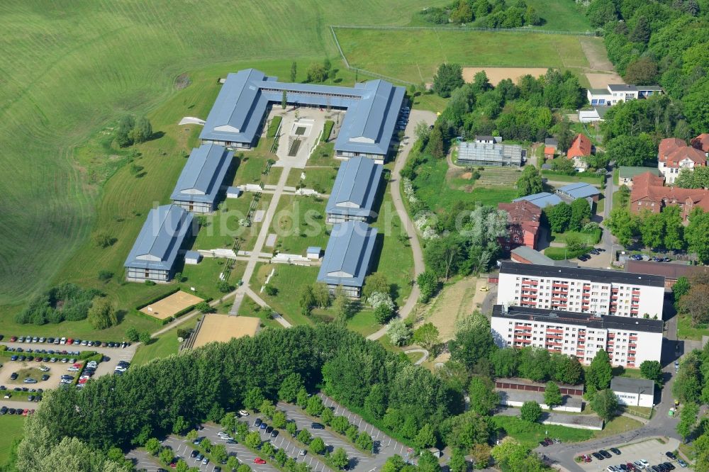 Schwerin von oben - Gebäudekomplex der Hochschule der BA Bundesagentur für Arbeit in Schwerin im Bundesland Mecklenburg-Vorpommern