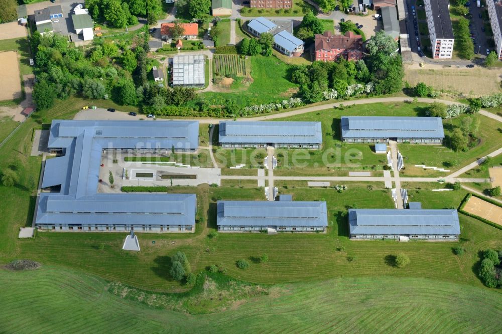 Schwerin von oben - Gebäudekomplex der Hochschule der BA Bundesagentur für Arbeit in Schwerin im Bundesland Mecklenburg-Vorpommern