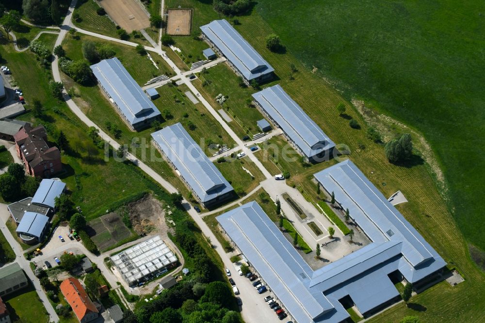 Schwerin aus der Vogelperspektive: Gebäudekomplex der Hochschule Hochschule der Bundesagentur für Arbeit an der Wismarsche Straße in Schwerin im Bundesland Mecklenburg-Vorpommern, Deutschland