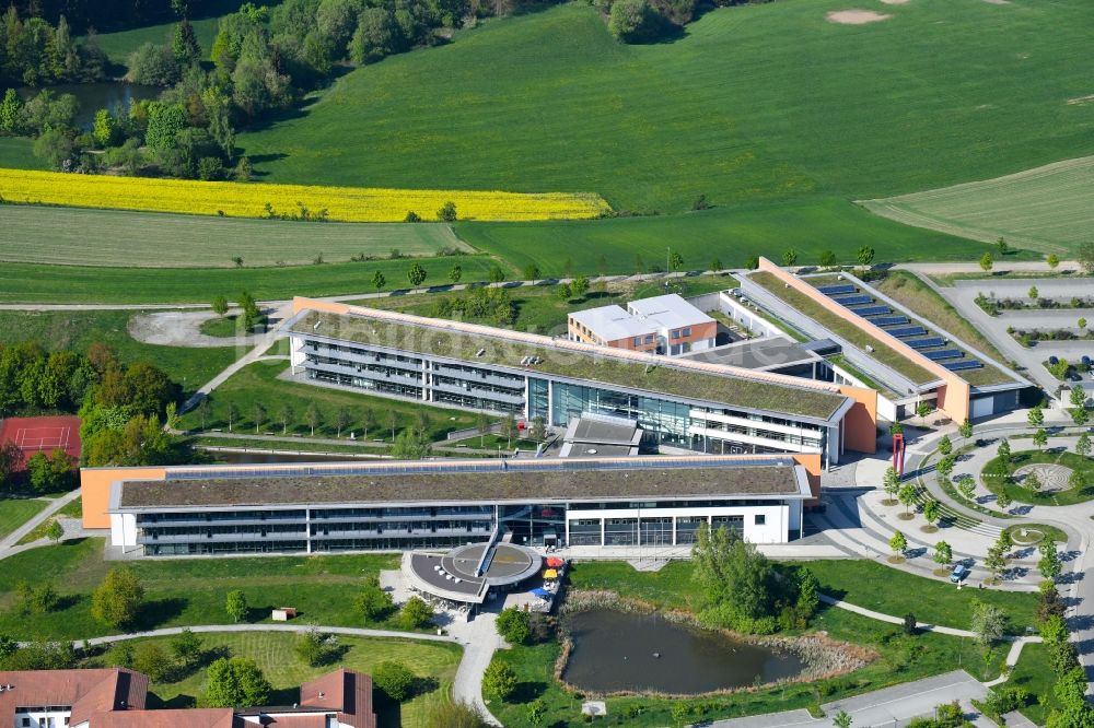 Luftaufnahme Hof - Gebäudekomplex der Hochschule Hochschule Hof am Alfons-Goppel-Platz in Hof im Bundesland Bayern, Deutschland