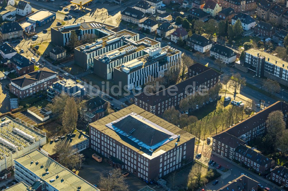 Bottrop aus der Vogelperspektive: Gebäudekomplex der Hochschule Hochschule Ruhr West an der Hans-Sachs-Straße in Bottrop im Bundesland Nordrhein-Westfalen, Deutschland
