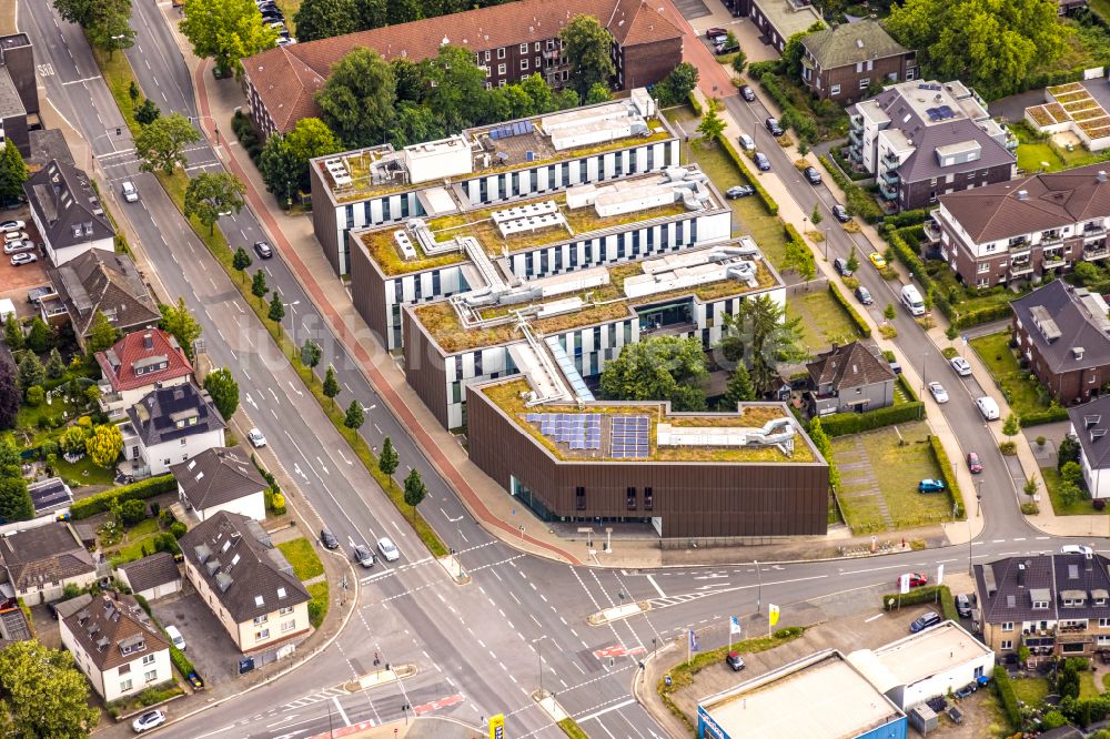 Bottrop von oben - Gebäudekomplex der Hochschule Hochschule Ruhr West an der Hans-Sachs-Straße in Bottrop im Bundesland Nordrhein-Westfalen, Deutschland