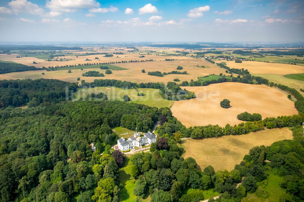 Luftbild Hohen-Demzin - Gebäudekomplex des Hotel Schlosshotel Burg Schlitz in Hohen-Demzin im Bundesland Mecklenburg-Vorpommern, Deutschland