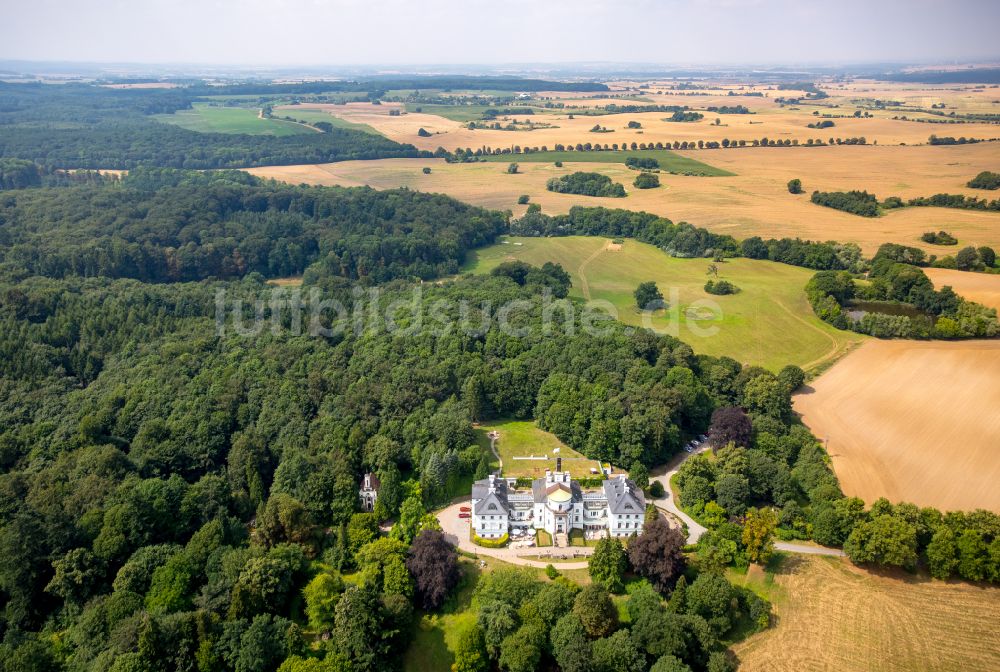 Luftaufnahme Hohen-Demzin - Gebäudekomplex des Hotel Schlosshotel Burg Schlitz in Hohen-Demzin im Bundesland Mecklenburg-Vorpommern, Deutschland