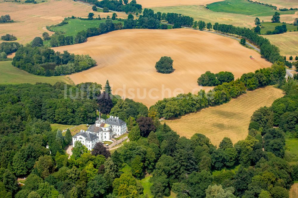 Luftbild Hohen-Demzin - Gebäudekomplex des Hotel Schlosshotel Burg Schlitz in Hohen-Demzin im Bundesland Mecklenburg-Vorpommern, Deutschland