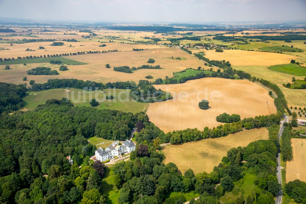 Hohen-Demzin von oben - Gebäudekomplex des Hotel Schlosshotel Burg Schlitz in Hohen-Demzin im Bundesland Mecklenburg-Vorpommern, Deutschland