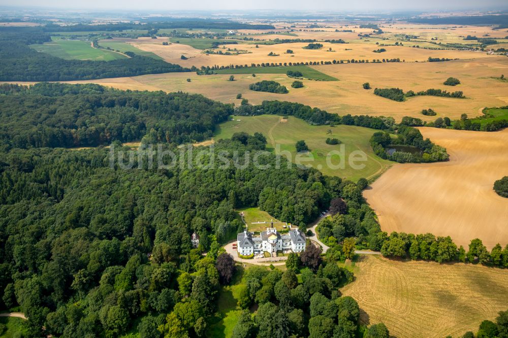 Luftbild Hohen-Demzin - Gebäudekomplex des Hotel Schlosshotel Burg Schlitz in Hohen-Demzin im Bundesland Mecklenburg-Vorpommern, Deutschland