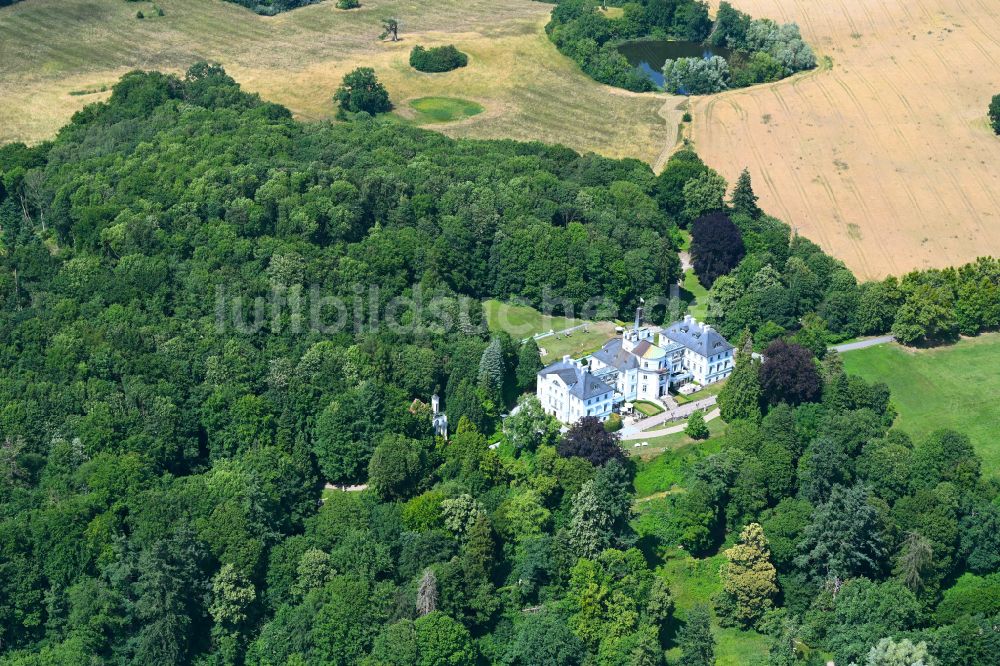 Luftaufnahme Hohen-Demzin - Gebäudekomplex des Hotel Schlosshotel Burg Schlitz in Hohen-Demzin im Bundesland Mecklenburg-Vorpommern, Deutschland