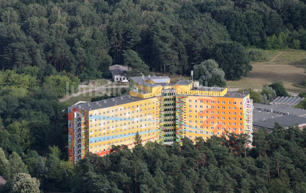 Templin aus der Vogelperspektive: Gebäudekomplex der Hotelanlage AHORN Seehotel Templin in Templin im Bundesland Brandenburg, Deutschland