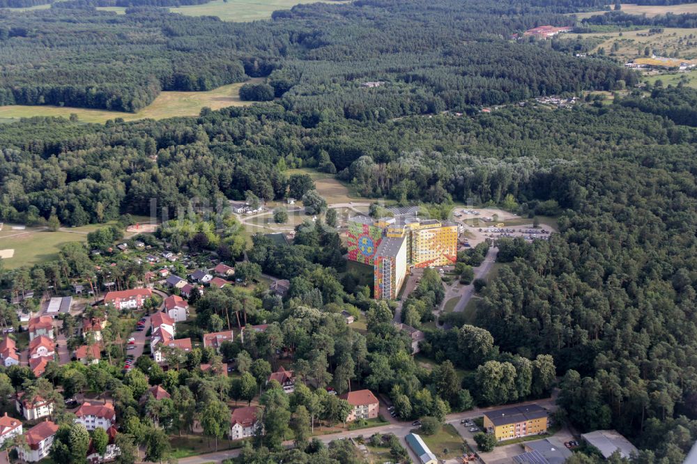 Templin aus der Vogelperspektive: Gebäudekomplex der Hotelanlage AHORN Seehotel Templin in Templin im Bundesland Brandenburg, Deutschland