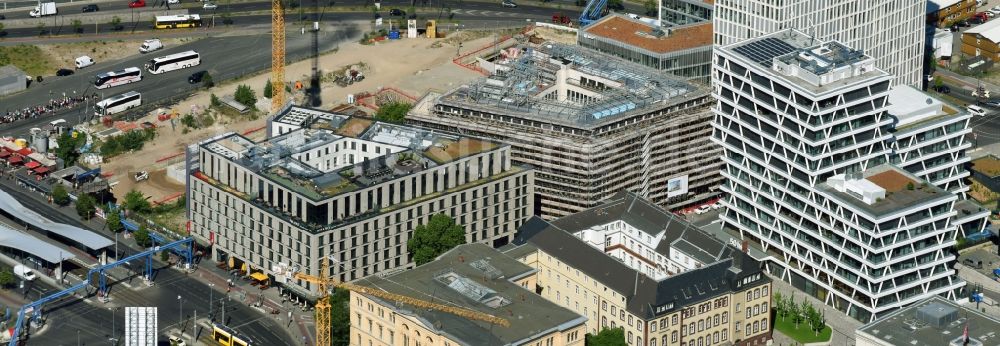 Luftbild Berlin - Gebäudekomplex der Hotelanlage AMANO Grand Central - ibis an der Invalidenstraße - Heidestraße im Ortsteil Mitte in Berlin, Deutschland