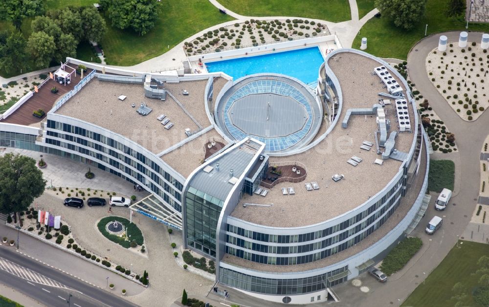 Torun von oben - Gebäudekomplex der Hotelanlage Basen Copernicus Hotel in Torun in Kujawien-Pommern, Polen