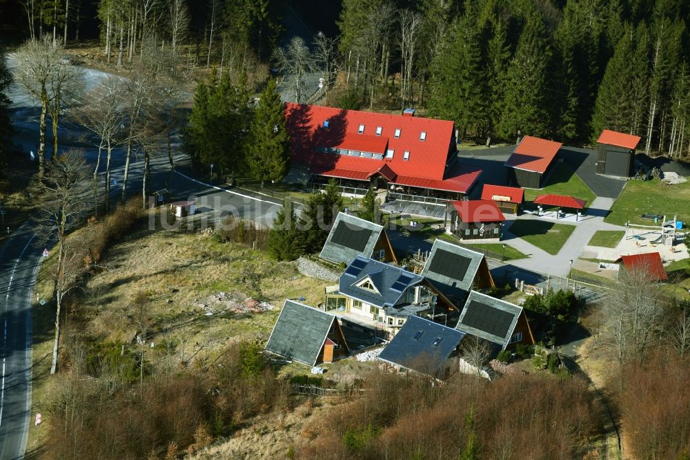 Friedrichroda aus der Vogelperspektive: Gebäudekomplex der Hotelanlage Berggasthof Heuberghaus Rennsteig im Bundesland Thüringen, Deutschland