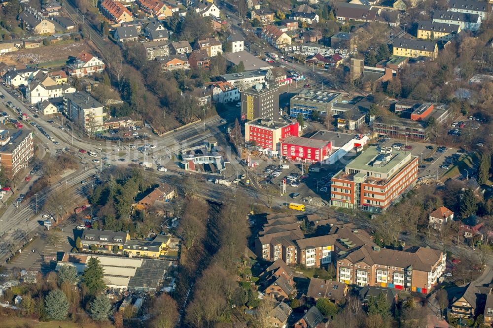 Luftaufnahme Duisburg - Gebäudekomplex der Hotelanlage , Bezirksamt und Gesundheitszentrum Sittardsberger Allee - Altenbrucher Damm im Ortsteil Buchholz in Duisburg im Bundesland Nordrhein-Westfalen