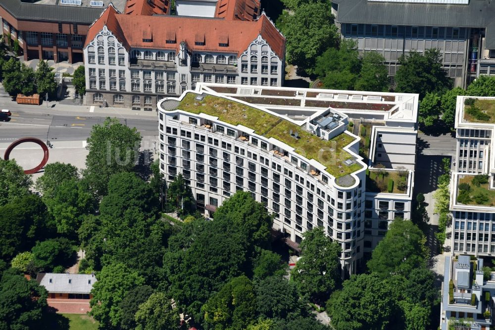 Luftaufnahme München - Gebäudekomplex der Hotelanlage The Charles Hotel in der Sophienstraße im Ortsteil Maxvorstadt in München im Bundesland Bayern, Deutschland