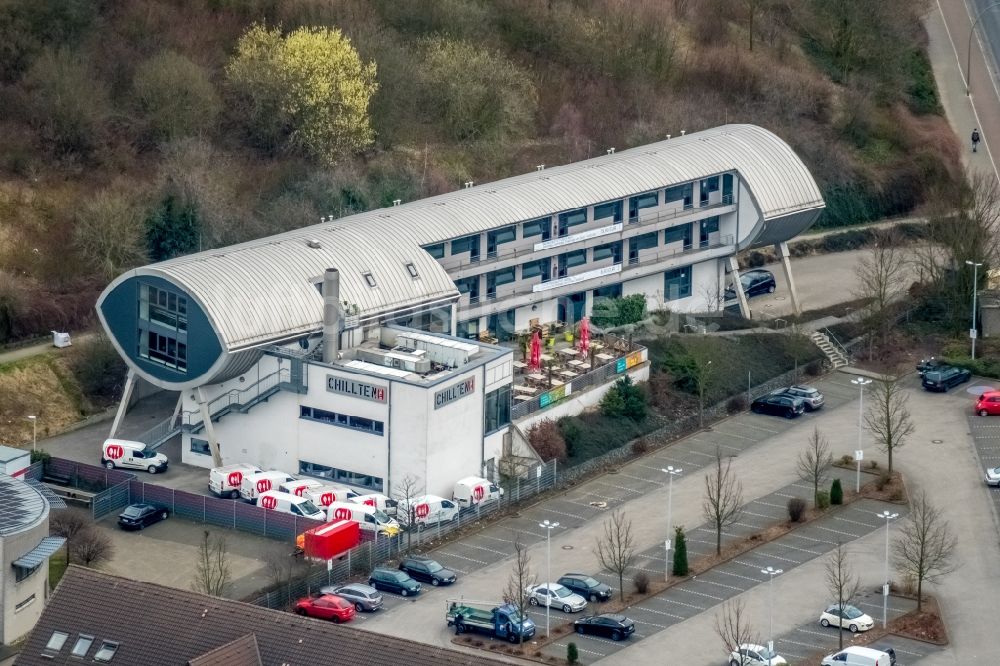 Bottrop von oben - Gebäudekomplex der Hotelanlage chillten bottrop an der Gungstraße in Bottrop im Bundesland Nordrhein-Westfalen, Deutschland