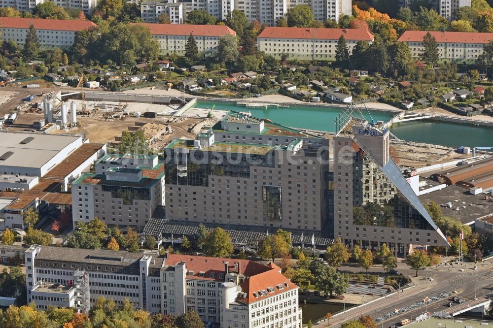 Luftbild Berlin - Gebäudekomplex der Hotelanlage Estrel in Berlin