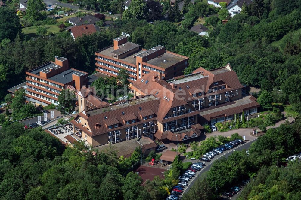 Rotenburg an der Fulda von oben - Gebäudekomplex der Hotelanlage Göbel's Hotel Rodenberg in Rotenburg an der Fulda im Bundesland Hessen, Deutschland