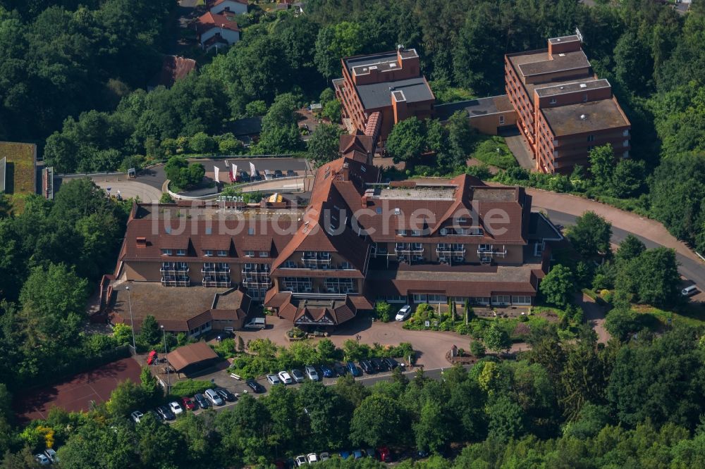 Rotenburg an der Fulda aus der Vogelperspektive: Gebäudekomplex der Hotelanlage Göbel's Hotel Rodenberg in Rotenburg an der Fulda im Bundesland Hessen, Deutschland