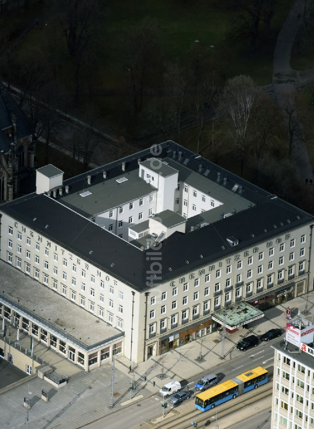 Chemnitz aus der Vogelperspektive: Gebäudekomplex der Hotelanlage GÜNNEWIG Hotel Chemnitzer Hof superior am Theaterplatz in Chemnitz im Bundesland Sachsen