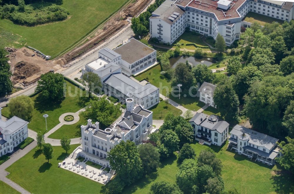 Heiligendamm von oben - Gebäudekomplex der Hotelanlage Grand Hotel Heiligendamm in Heiligendamm im Bundesland Mecklenburg-Vorpommern, Deutschland