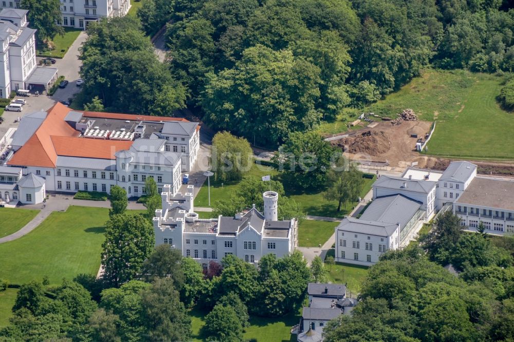 Heiligendamm aus der Vogelperspektive: Gebäudekomplex der Hotelanlage Grand Hotel Heiligendamm in Heiligendamm im Bundesland Mecklenburg-Vorpommern, Deutschland