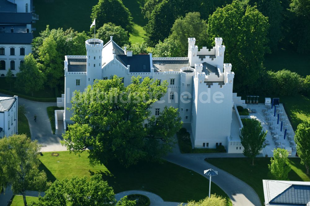 Luftaufnahme Heiligendamm - Gebäudekomplex der Hotelanlage Grand Hotel Heiligendamm in Heiligendamm im Bundesland Mecklenburg-Vorpommern, Deutschland