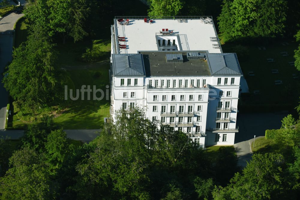 Heiligendamm von oben - Gebäudekomplex der Hotelanlage Grand Hotel Heiligendamm in Heiligendamm im Bundesland Mecklenburg-Vorpommern, Deutschland