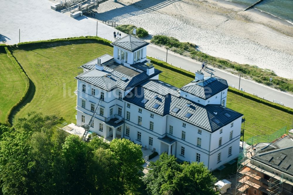 Heiligendamm aus der Vogelperspektive: Gebäudekomplex der Hotelanlage Grand Hotel Heiligendamm in Heiligendamm im Bundesland Mecklenburg-Vorpommern, Deutschland