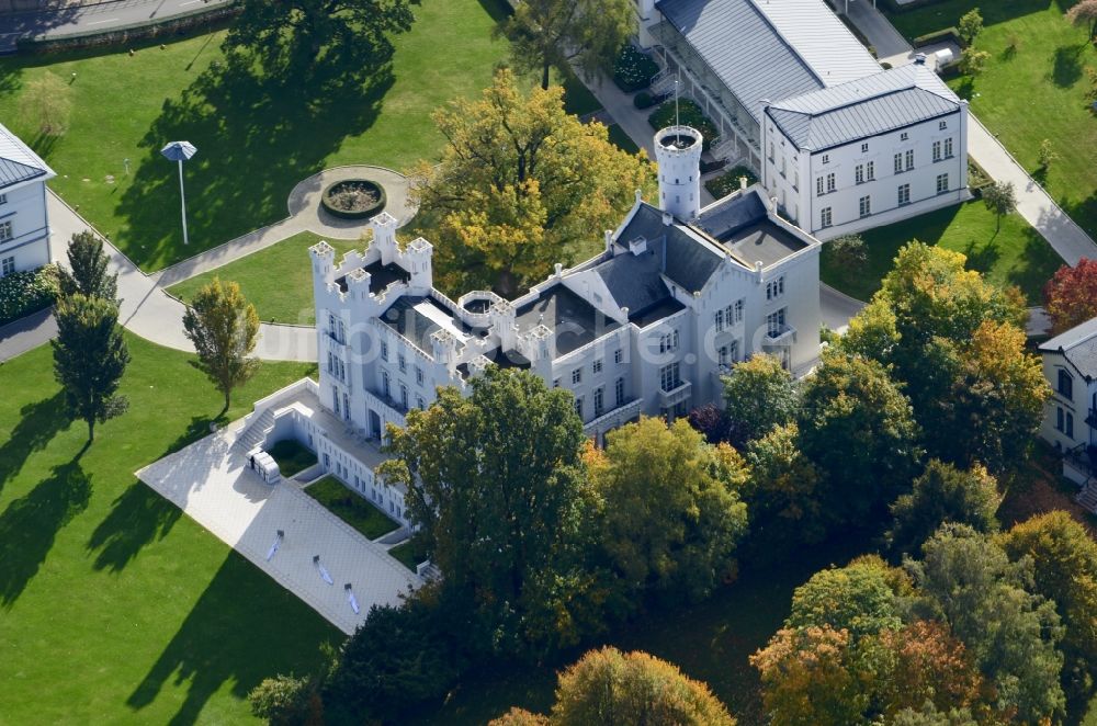 Heiligendamm von oben - Gebäudekomplex der Hotelanlage Grand Hotel Heiligendamm in Heiligendamm im Bundesland Mecklenburg-Vorpommern, Deutschland