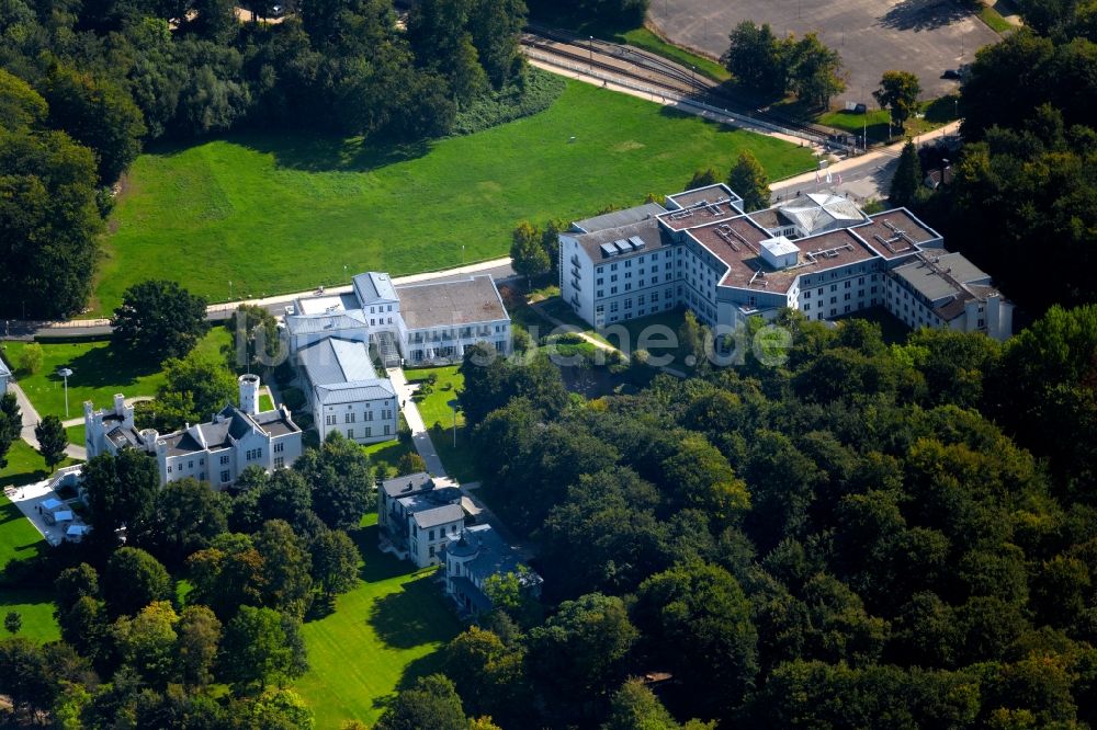 Luftaufnahme Heiligendamm - Gebäudekomplex der Hotelanlage Grand Hotel Heiligendamm in Heiligendamm im Bundesland Mecklenburg-Vorpommern, Deutschland