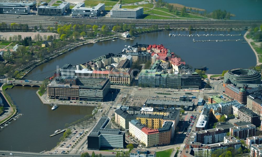 Luftbild Helsinki - Gebäudekomplex der Hotelanlage Hilton Helsinki Strand im Ortsteil Kallio in Helsinki in Finnland