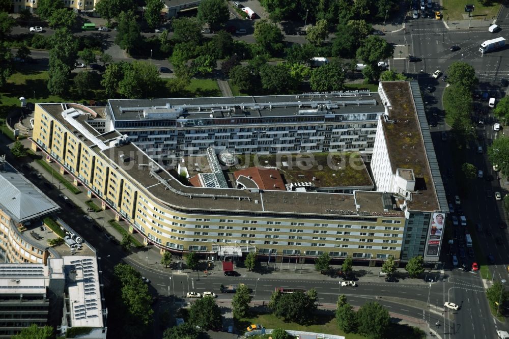 Berlin aus der Vogelperspektive: Gebäudekomplex der Hotelanlage Hotel Berlin am Lützowplatz in Berlin