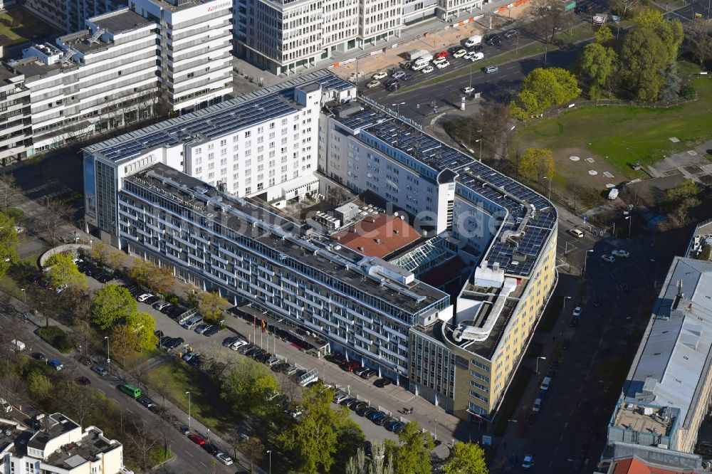 Berlin von oben - Gebäudekomplex der Hotelanlage Hotel Berlin am Lützowplatz in Berlin