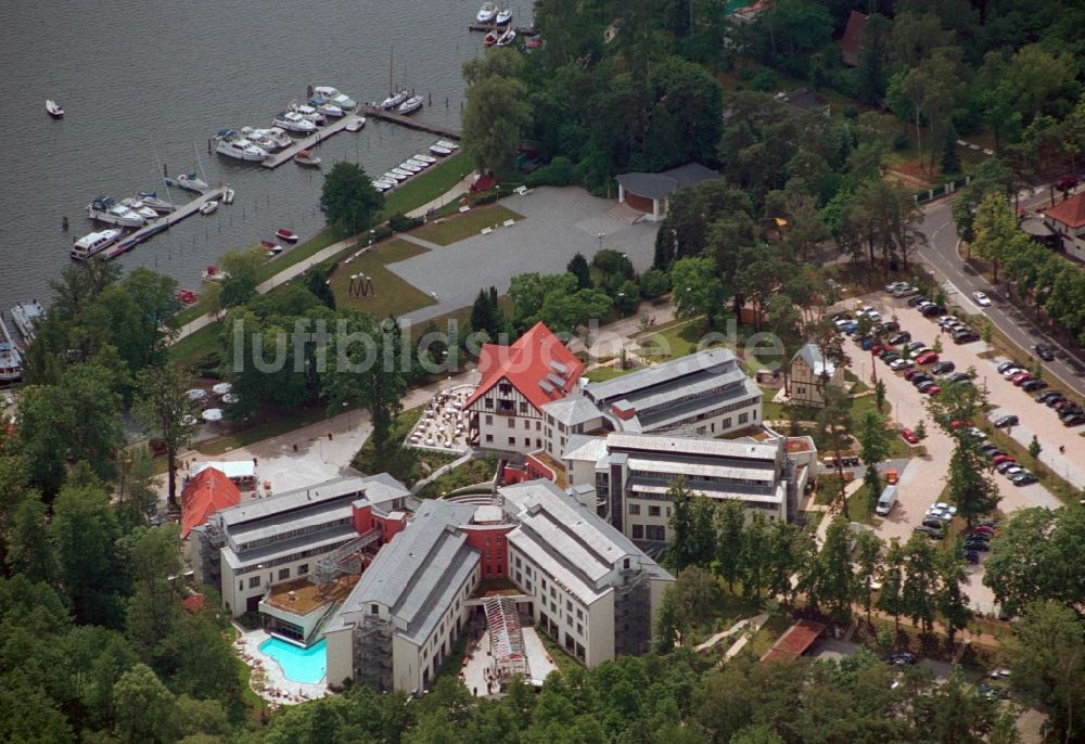 Luftaufnahme Bad Saarow - Gebäudekomplex der Hotelanlage Hotel Esplanade Resort & Spa ( vormals SAS) an der Seestraße in Bad Saarow im Bundesland Brandenburg