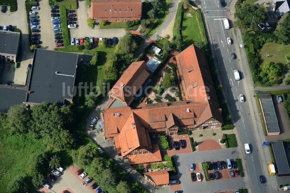 Luftaufnahme Burgwedel - Gebäudekomplex der Hotelanlage Hotel Kokenhof in Burgwedel im Bundesland Niedersachsen